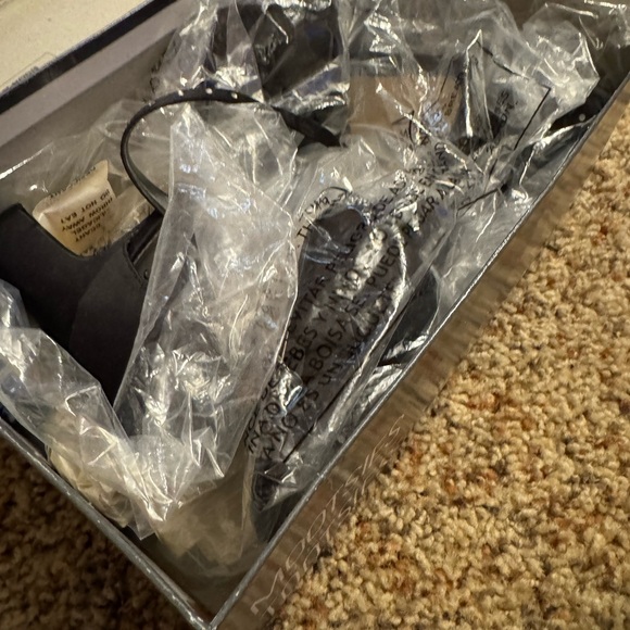 Mootsies Tootsies Elegant Black Heels - Picture 2 of 4